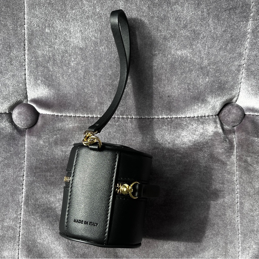 MUST GO: NWOT - Opus Mind Sustainable Fahion Leather Case